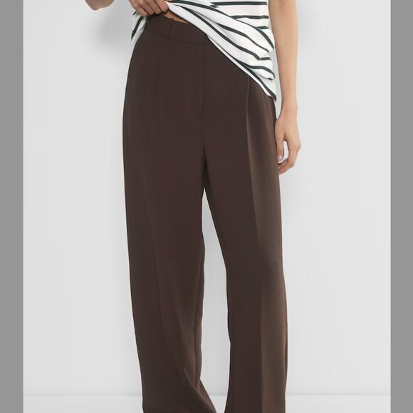 Aritzia Effortless Pant Short - Picture 3 of 8